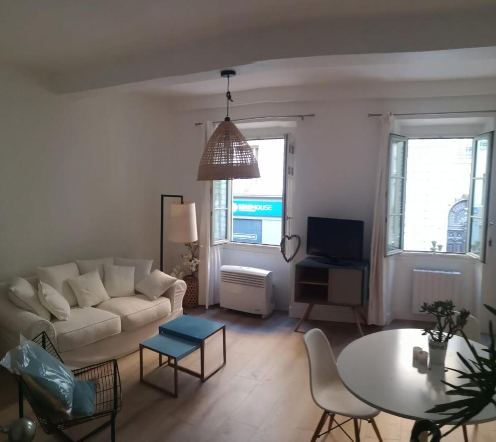 Joli Appartement Nicois En Bord De Mer Nizza Exterior foto