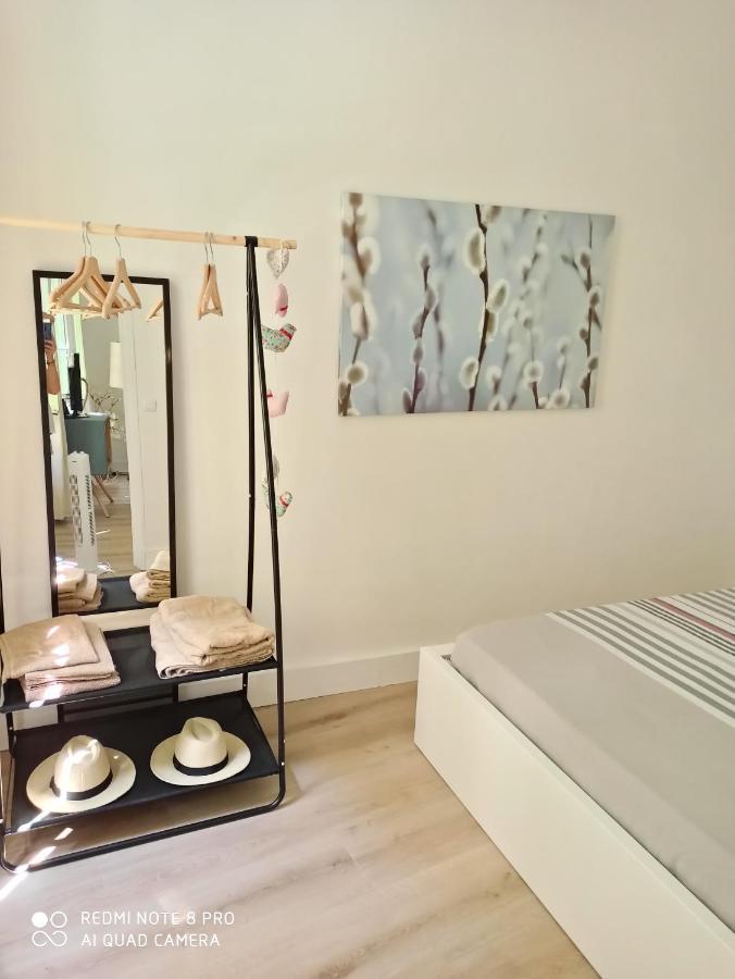 Joli Appartement Nicois En Bord De Mer Nizza Exterior foto