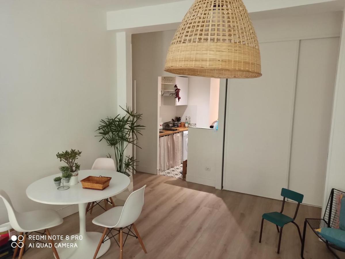 Joli Appartement Nicois En Bord De Mer Nizza Exterior foto