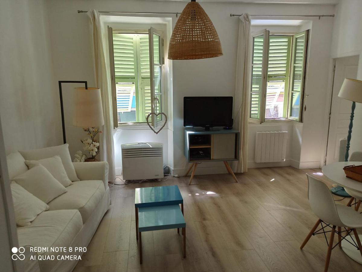 Joli Appartement Nicois En Bord De Mer Nizza Exterior foto