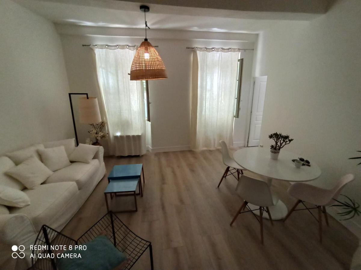 Joli Appartement Nicois En Bord De Mer Nizza Exterior foto