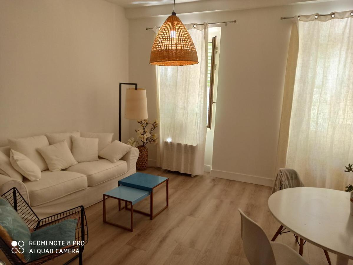 Joli Appartement Nicois En Bord De Mer Nizza Exterior foto